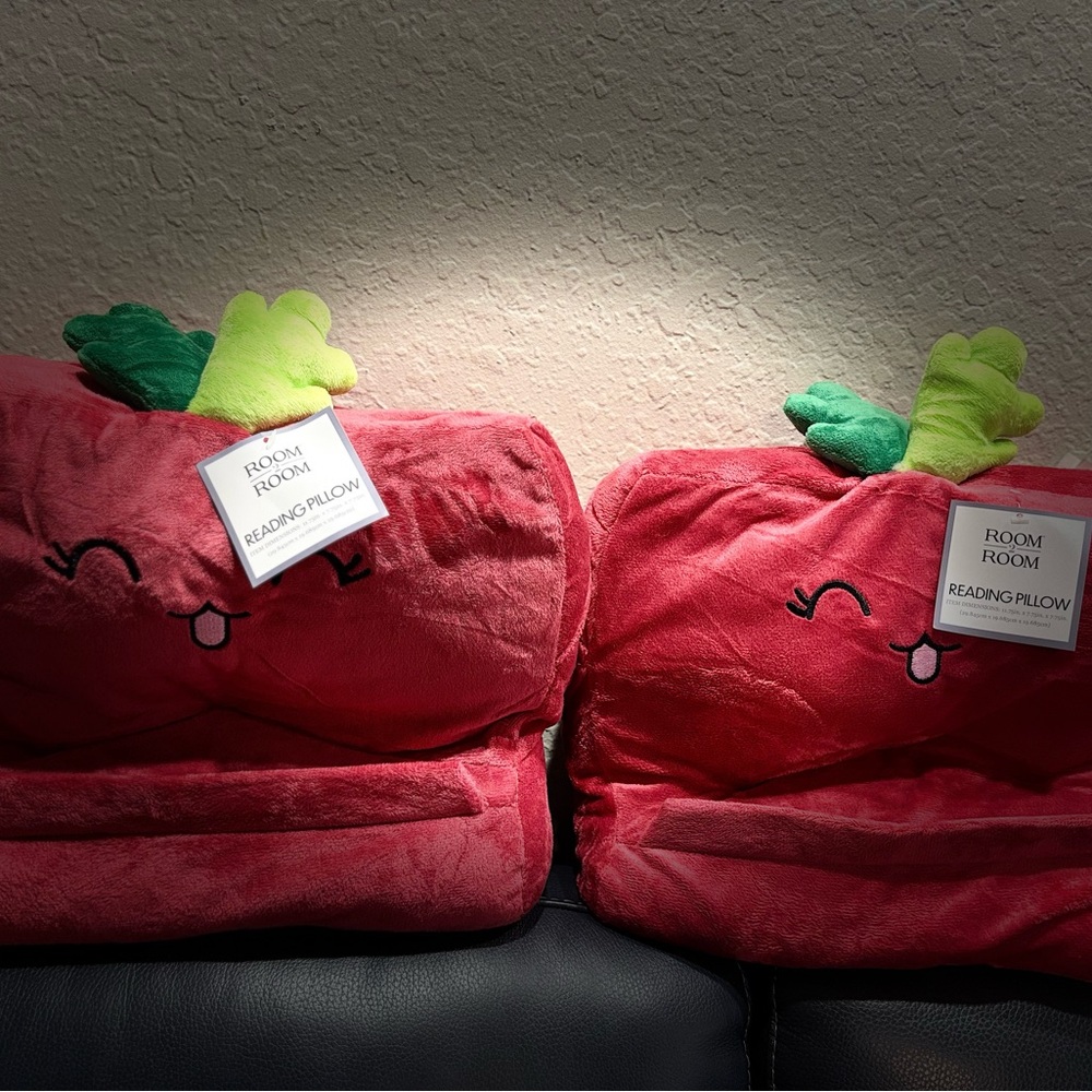 Red Plush Apple-Shaped Pillow Set - Picture 4 of 10